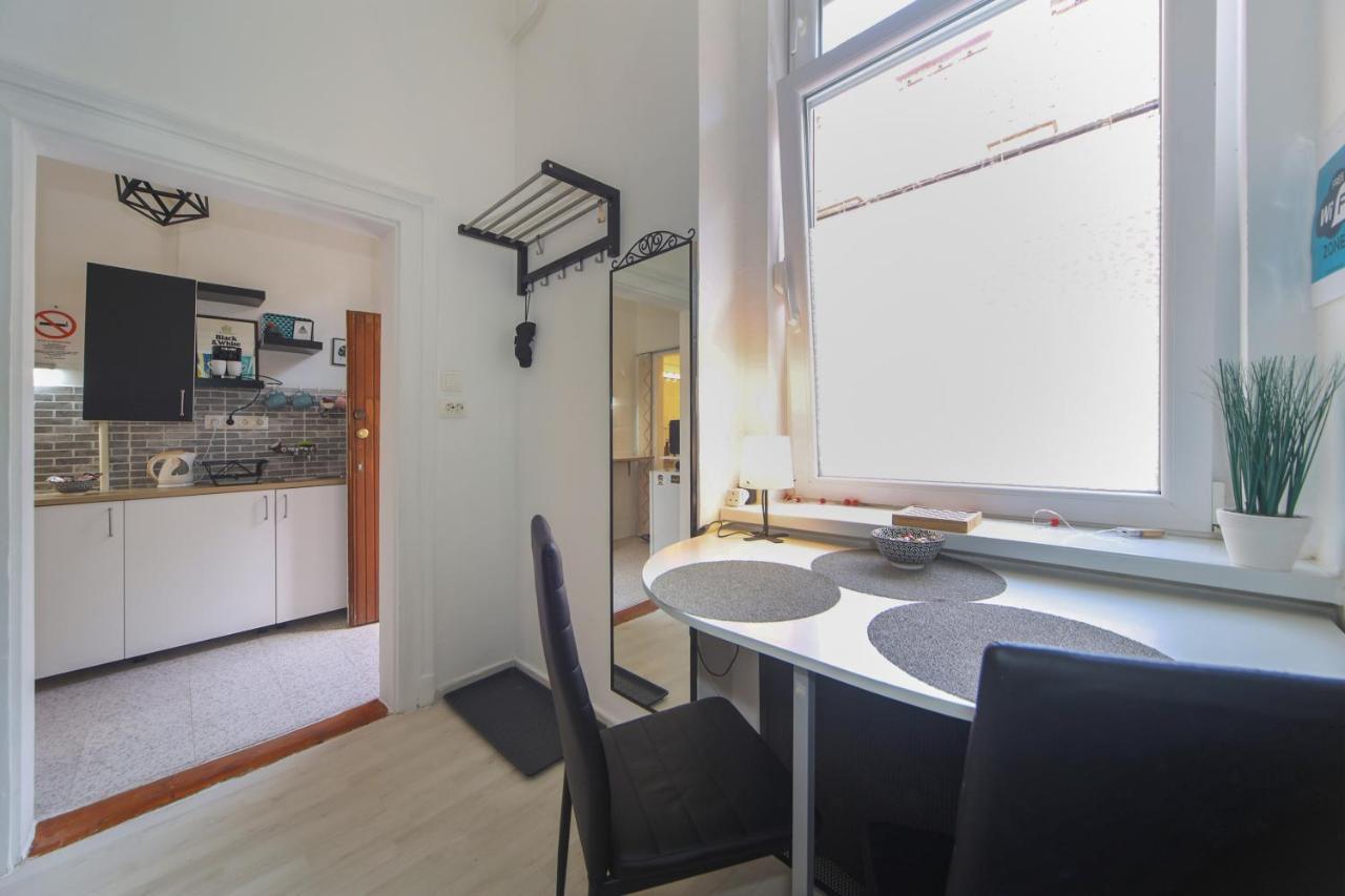 Cosy Studio Apartment With Airconditioner Budapeste Exterior foto